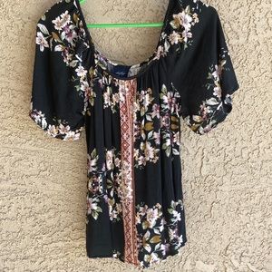 Daytrip size small women’s black floral blouse in great condition